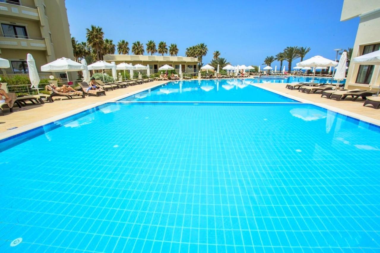 Vuni Palace Luxury Resort & Beach & Casino Kyrenia (Northern Cyprus) Exterior photo